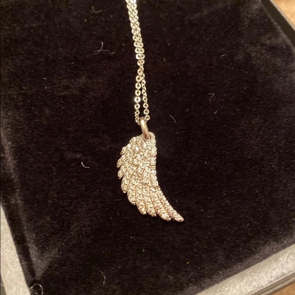 Silver Angel wing pendant Necklace - Picture 3 of 4
